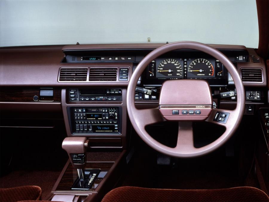 Торпедо Nissan Cedric Hardtop (Y31) 1987 года  (фото 5 из 20)